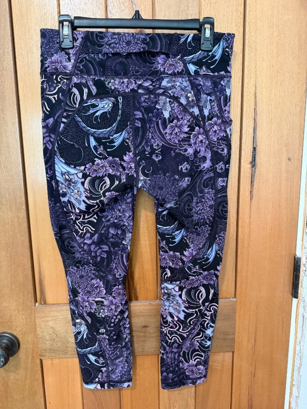 Lululemon Purple Floral Cropped Leggings Size 10, Pockets, “Run With Heart” Logo